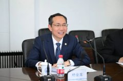 就深化校际合做进行交换